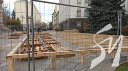 Локдаунам назло! Під Офісом Президента монтують ковзанку Локдаунам назло! Під Офісом Президента монтують ковзанку