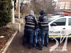 Поліцейські Чернігівщини затримали підозрюваного у вбивстві жінки, скоєному під Новий рік Поліцейські Чернігівщини затримали підозрюваного у вбивстві жінки, скоєному під Новий рік