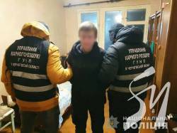 У Чернігові поліція затримала місцевого мешканця за підозрою у вчиненні розбою У Чернігові поліція затримала місцевого мешканця за підозрою у вчиненні розбою