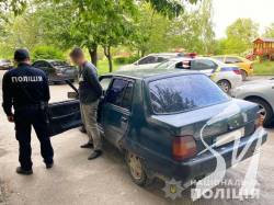 Поліцейські Чернігівщини затримали підозрюваного в незаконному заволодінні автомобілем Поліцейські Чернігівщини затримали підозрюваного в незаконному заволодінні автомобілем