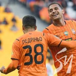 Шахтар розгромив чернігівську Десну з рахунком 4:1 Шахтар розгромив чернігівську Десну з рахунком 4:1