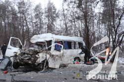 Поліція уточнила деталі ДТП на Чернігівщині: загинуло 11 осіб, ще 8 - травмовано Поліція уточнила деталі ДТП на Чернігівщині: загинуло 11 осіб, ще 8 - травмовано