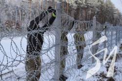 Колючий дріт та вертолітні майданчики: Україна посилює кордон з Білоруссю Колючий дріт та вертолітні майданчики: Україна посилює кордон з Білоруссю