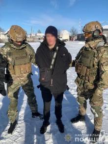 Раніше судимого мешканця Ічні затримали за підозрою у торгівлі зброєю Раніше судимого мешканця Ічні затримали за підозрою у торгівлі зброєю