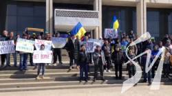 Українці заспівали гімн на мітингу в окупованому Енергодарі Українці заспівали гімн на мітингу в окупованому Енергодарі