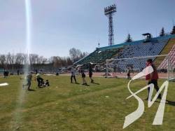 На зруйнованому стадіоні імені Гагаріна провели перший футбольний матч На зруйнованому стадіоні імені Гагаріна провели перший футбольний матч