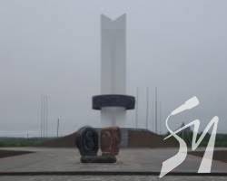 На Чернігівщині почали зносити монумент Три сестри, присвячений дружбі України, Білорусі й РФ На Чернігівщині почали зносити монумент Три сестри, присвячений дружбі України, Білорусі й РФ