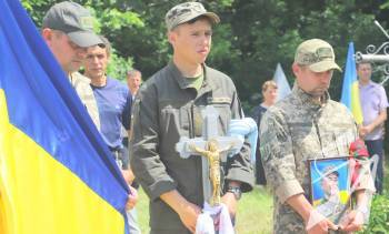 У Срібнянській громаді попрощались із загиблим за Україну бійцем У Срібнянській громаді попрощались із загиблим за Україну бійцем