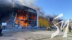 Росіяни завдали ракетного удару по ТРЦ у Кременчуці, в середині перебували понад тисяча цивільних Росіяни завдали ракетного удару по ТРЦ у Кременчуці, в середині перебували понад тисяча цивільних