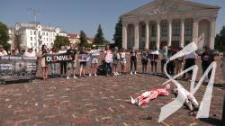 “Поверніть гарнізон Маріуполя живими!”: чернігівці вийшли на акцію протесту “Поверніть гарнізон Маріуполя живими!”: чернігівці вийшли на акцію протесту