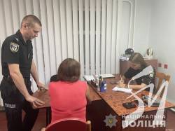 Поцупила сумку у хлопчика-волонтера: поліція Чернігова впіймала крадійку