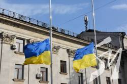 У Чернігові відбулась урочиста церемонія підняття Державного Прапора України У Чернігові відбулась урочиста церемонія підняття Державного Прапора України