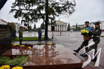 День міста: у Чернігові вшанували пам’ять загиблих Героїв День міста: у Чернігові вшанували пам’ять загиблих Героїв
