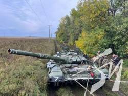 Бійці 1-ої танкової бригади “затрофеїли” російський «панцирник» Бійці 1-ої танкової бригади “затрофеїли” російський «панцирник»