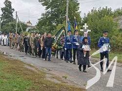Чернігівщина провела в останню путь п’ятьох воїнів, які загинули за свободу України Чернігівщина провела в останню путь п’ятьох воїнів, які загинули за свободу України