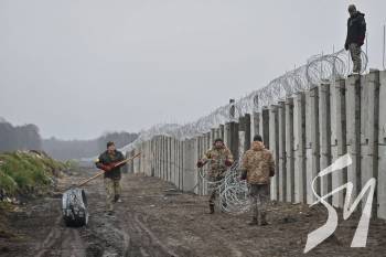 Україна будує залізобетонний паркан на кордоні з Білоруссю Україна будує залізобетонний паркан на кордоні з Білоруссю