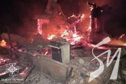 На Чернігівщині чоловік врятував з пожежі свою матір, а сам вибратися не зміг На Чернігівщині чоловік врятував з пожежі свою матір, а сам вибратися не зміг