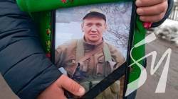 Потрапив під ворожий обстріл: на Чернігівщині поховали бійця, який загинув на Донеччині Потрапив під ворожий обстріл: на Чернігівщині поховали бійця, який загинув на Донеччині