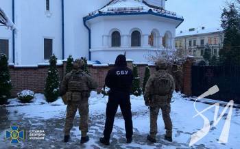 СБУ застала секретаря Чернівецької єпархії УПЦ МП в ліжку з послушником із хору СБУ застала секретаря Чернівецької єпархії УПЦ МП в ліжку з послушником із хору
