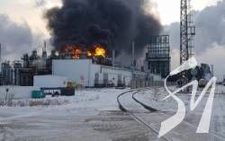 У Росії горить найбільший нафтохімічний комбінат