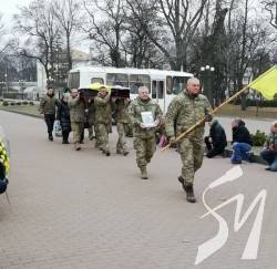 У Чернігові попрощалися з бійцем Владиславом Мозолем, який загинув на Донеччині У Чернігові попрощалися з бійцем Владиславом Мозолем, який загинув на Донеччині
