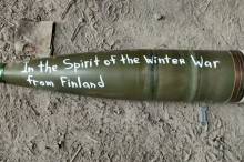 Між очей. Всього найкращого, Маннергейм, – фіни масово замовляють написи помсти на снарядах ЗСУ