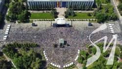 У Кишиневі проходить масовий мітинг на підтримку євроінтеграції Молдови