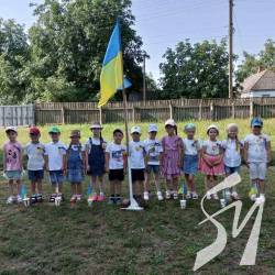 І будуть посмішки, і буде дзвінкий дитячий сміх, засіємо і зростимо І будуть посмішки, і буде дзвінкий дитячий сміх, засіємо і зростимо