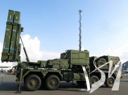 ͳ     ,      IRIS-T