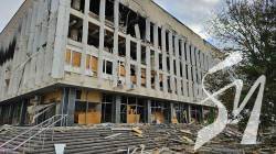 Росіяни влучили в бібліотеку Гончара у Херсоні Росіяни влучили в бібліотеку Гончара у Херсоні