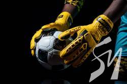 Огляд воротарських рукавичок Reusch та Adidas для найвищого рівня гри Огляд воротарських рукавичок Reusch та Adidas для найвищого рівня гри